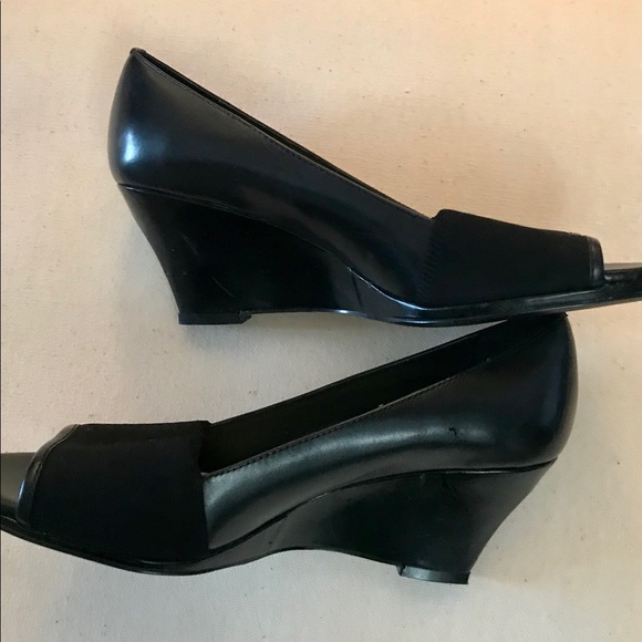 Black wedge heel shoes - Picture 2 of 4